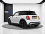 MINI Cooper 3-Deurs 1.5 Business Edition (LED, STOELVERWARMING, NAVI, 17 INCH)