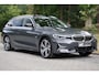 BMW 3-Serie Touring 330e xDrive High Executive Luxury Line | Pano | Adap Cruise | HUD | Memory | 19 "| Laser | Hifi | Camera | Keyless | Adaptief M onderstel | Stoelverwarming voor & achter | Etc.