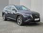 Hyundai Tucson 1.6 T-GDI PHEV Comfort Smart 4WD / SOH 97% / Dealer onderhouden / Fabrieksgarantie tot 06-2027 / 1.350 kg trekgewicht / Elektrische achterklep / Achteruitrijcamera / Stuur- & Stoelverwarming / Apple Carplay Android Auto / Adaptief cruise control /