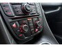 Opel Meriva 1.4 Turbo Cosmo | Navigatie | Trekhaak | Parkeersensoren | Climate control | Hoge instap | Extra getint glas | Lichtmetalen velgen