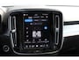 Volvo XC40 2.0 177PK Automaat Plus Black Edition 20" lichtmetalen velgen / Google infotainment / Stoelverwarming en Stuurwielverwarming / Draadloos opladen / Cruise control / Getinte ramen vanaf de B-stijl