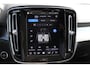 Volvo XC40 2.0 177PK Automaat Plus Black Edition 20" lichtmetalen velgen / Google infotainment / Stoelverwarming en Stuurwielverwarming / Draadloos opladen / Cruise control / Getinte ramen vanaf de B-stijl