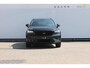 Volvo XC40 2.0 177PK Automaat Plus Black Edition 20" lichtmetalen velgen / Google infotainment / Stoelverwarming en Stuurwielverwarming / Draadloos opladen / Cruise control / Getinte ramen vanaf de B-stijl