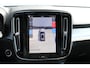 Volvo XC40 2.0 177PK Automaat Plus Black Edition 20" lichtmetalen velgen / Google infotainment / Stoelverwarming en Stuurwielverwarming / Draadloos opladen / Cruise control / Getinte ramen vanaf de B-stijl