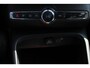 Volvo XC40 2.0 177PK Automaat Plus Black Edition 20" lichtmetalen velgen / Google infotainment / Stoelverwarming en Stuurwielverwarming / Draadloos opladen / Cruise control / Getinte ramen vanaf de B-stijl