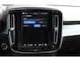 Volvo XC40 2.0 177PK Automaat Plus Black Edition 20" lichtmetalen velgen / Google infotainment / Stoelverwarming en Stuurwielverwarming / Draadloos opladen / Cruise control / Getinte ramen vanaf de B-stijl