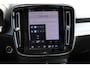 Volvo XC40 2.0 177PK Automaat Plus Black Edition 20" lichtmetalen velgen / Google infotainment / Stoelverwarming en Stuurwielverwarming / Draadloos opladen / Cruise control / Getinte ramen vanaf de B-stijl