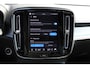 Volvo XC40 2.0 177PK Automaat Plus Black Edition 20" lichtmetalen velgen / Google infotainment / Stoelverwarming en Stuurwielverwarming / Draadloos opladen / Cruise control / Getinte ramen vanaf de B-stijl