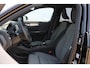 Volvo XC40 2.0 177PK Automaat Plus Black Edition 20" lichtmetalen velgen / Google infotainment / Stoelverwarming en Stuurwielverwarming / Draadloos opladen / Cruise control / Getinte ramen vanaf de B-stijl