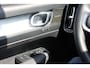 Volvo XC40 2.0 177PK Automaat Plus Black Edition 20" lichtmetalen velgen / Google infotainment / Stoelverwarming en Stuurwielverwarming / Draadloos opladen / Cruise control / Getinte ramen vanaf de B-stijl