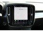 Volvo XC40 2.0 177PK Automaat Plus Black Edition 20" lichtmetalen velgen / Google infotainment / Stoelverwarming en Stuurwielverwarming / Draadloos opladen / Cruise control / Getinte ramen vanaf de B-stijl