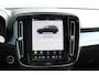 Volvo XC40 2.0 177PK Automaat Plus Black Edition 20" lichtmetalen velgen / Google infotainment / Stoelverwarming en Stuurwielverwarming / Draadloos opladen / Cruise control / Getinte ramen vanaf de B-stijl