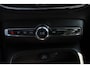 Volvo XC40 2.0 177PK Automaat Plus Black Edition 20" lichtmetalen velgen / Google infotainment / Stoelverwarming en Stuurwielverwarming / Draadloos opladen / Cruise control / Getinte ramen vanaf de B-stijl