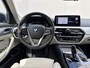 BMW 5-Serie 520e High Executive / Elektrische stoelen & geheugen / Stuur- en stoelverwarming / Apple Carplay Android / 18" LM wielen / wit Leer / EAER 52 km