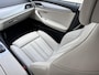 BMW 5-Serie 520e High Executive / Elektrische stoelen & geheugen / Stuur- en stoelverwarming / Apple Carplay Android / 18" LM wielen / wit Leer / EAER 52 km