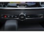 Volvo V60 T8 Performance AWD Plus Dark - Panoramisch schuif-/kanteldak - Intellisafe Assist/Surround - Lederen bekleding - Head-up Display - 360 graden camera - Verwarmbare voorstoelen - Verwarmbaar stuurwiel - Getint glas - 19' Glossy Black velgen - Polestar Optimalisatie