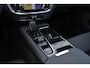Volvo V60 T8 Performance AWD Plus Dark - Panoramisch schuif-/kanteldak - Intellisafe Assist/Surround - Lederen bekleding - Head-up Display - 360 graden camera - Verwarmbare voorstoelen - Verwarmbaar stuurwiel - Getint glas - 19' Glossy Black velgen - Polestar Optimalisatie