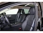 Volvo V60 T8 Performance AWD Plus Dark - Panoramisch schuif-/kanteldak - Intellisafe Assist/Surround - Lederen bekleding - Head-up Display - 360 graden camera - Verwarmbare voorstoelen - Verwarmbaar stuurwiel - Getint glas - 19' Glossy Black velgen - Polestar Optimalisatie