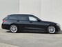 BMW 3-Serie Touring 330e / SOH 95% / Dealer onderhouden / 1.500 kg Elektr. trekhaak / EAER 60 km / Apple Carplay Android Auto / Elektrische achterklep / Cruise control / Keyless start / Climate control / Navigatie / Parkeersensoren voor en achter /