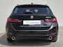 BMW 3-Serie Touring 330e / SOH 95% / Dealer onderhouden / 1.500 kg Elektr. trekhaak / EAER 60 km / Apple Carplay Android Auto / Elektrische achterklep / Cruise control / Keyless start / Climate control / Navigatie / Parkeersensoren voor en achter /
