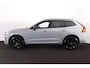 Volvo XC60 T6 Recharge AWD Plus Black Edition - Panorama/schuifdak - IntelliSafe Assist & Surround - 360º Camera - Harman Kardon audio - Adaptieve LED koplampen - Verwarmde voorstoelen, stuur & achterbank - Parkeersensoren voor & achter - Elektr. bedienb. voorstoelen met geheugen - Head up display - Draadloze tel. lader - Extra getint glas - Inklapbare trekhaak - 21'' LMV