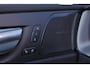 Volvo XC60 T6 Recharge AWD Plus Black Edition - Panorama/schuifdak - IntelliSafe Assist & Surround - 360º Camera - Harman Kardon audio - Adaptieve LED koplampen - Verwarmde voorstoelen, stuur & achterbank - Parkeersensoren voor & achter - Elektr. bedienb. voorstoelen met geheugen - Head up display - Draadloze tel. lader - Extra getint glas - Inklapbare trekhaak - 21'' LMV