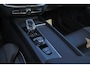 Volvo XC60 T6 Recharge AWD Plus Black Edition - Panorama/schuifdak - IntelliSafe Assist & Surround - 360º Camera - Harman Kardon audio - Adaptieve LED koplampen - Verwarmde voorstoelen, stuur & achterbank - Parkeersensoren voor & achter - Elektr. bedienb. voorstoelen met geheugen - Head up display - Draadloze tel. lader - Extra getint glas - Inklapbare trekhaak - 21'' LMV
