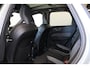 Volvo XC60 T6 Recharge AWD Plus Black Edition - Panorama/schuifdak - IntelliSafe Assist & Surround - 360º Camera - Harman Kardon audio - Adaptieve LED koplampen - Verwarmde voorstoelen, stuur & achterbank - Parkeersensoren voor & achter - Elektr. bedienb. voorstoelen met geheugen - Head up display - Draadloze tel. lader - Extra getint glas - Inklapbare trekhaak - 21'' LMV