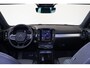 Volvo XC40 B3 Plus Black Edition - IntelliSafe Assist & Surround - 360º Camera - Harman Kardon audio - Verwarmde voorstoelen & stuur - Parkeersensoren voor & achter - Elektr. bedienb. voorstoelen met geheugen links - Draadloze tel. lader - Standkachel - Extra getint glas - 20'' LMV