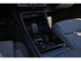 Volvo XC40 B3 Plus Black Edition - IntelliSafe Assist & Surround - 360º Camera - Harman Kardon audio - Verwarmde voorstoelen & stuur - Parkeersensoren voor & achter - Elektr. bedienb. voorstoelen met geheugen links - Draadloze tel. lader - Standkachel - Extra getint glas - 20'' LMV