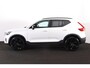 Volvo XC40 B3 Plus Black Edition - IntelliSafe Assist & Surround - 360º Camera - Harman Kardon audio - Verwarmde voorstoelen & stuur - Parkeersensoren voor & achter - Elektr. bedienb. voorstoelen met geheugen links - Draadloze tel. lader - Standkachel - Extra getint glas - 20'' LMV