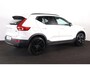 Volvo XC40 B3 Plus Black Edition - IntelliSafe Assist & Surround - 360º Camera - Harman Kardon audio - Verwarmde voorstoelen & stuur - Parkeersensoren voor & achter - Elektr. bedienb. voorstoelen met geheugen links - Draadloze tel. lader - Standkachel - Extra getint glas - 20'' LMV