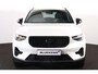 Volvo XC40 B3 Plus Black Edition - IntelliSafe Assist & Surround - 360º Camera - Harman Kardon audio - Verwarmde voorstoelen & stuur - Parkeersensoren voor & achter - Elektr. bedienb. voorstoelen met geheugen links - Draadloze tel. lader - Standkachel - Extra getint glas - 20'' LMV