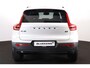 Volvo XC40 B3 Plus Black Edition - IntelliSafe Assist & Surround - 360º Camera - Harman Kardon audio - Verwarmde voorstoelen & stuur - Parkeersensoren voor & achter - Elektr. bedienb. voorstoelen met geheugen links - Draadloze tel. lader - Standkachel - Extra getint glas - 20'' LMV