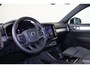 Volvo XC40 B3 Plus Black Edition - IntelliSafe Assist & Surround - 360º Camera - Harman Kardon audio - Verwarmde voorstoelen & stuur - Parkeersensoren voor & achter - Elektr. bedienb. voorstoelen met geheugen links - Draadloze tel. lader - Standkachel - Extra getint glas - 20'' LMV