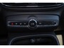 Volvo XC40 B3 Plus Black Edition - IntelliSafe Assist & Surround - 360º Camera - Harman Kardon audio - Verwarmde voorstoelen & stuur - Parkeersensoren voor & achter - Elektr. bedienb. voorstoelen met geheugen links - Draadloze tel. lader - Standkachel - Extra getint glas - 20'' LMV