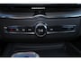 Volvo XC60 T6 Recharge AWD Plus Black Edition - Panorama/schuifdak - IntelliSafe Assist & Surround - 360º Camera - Harman Kardon audio - Adaptieve LED koplampen - Verwarmde voorstoelen, stuur & achterbank - Parkeersensoren voor & achter - Elektr. bedienb. voorstoelen met geheugen - Head up display - Draadloze tel. lader - Extra getint glas - Inklapbare trekhaak - 21'' LMV