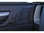 Volvo XC60 T6 Recharge AWD Plus Black Edition - Panorama/schuifdak - IntelliSafe Assist & Surround - 360º Camera - Harman Kardon audio - Adaptieve LED koplampen - Verwarmde voorstoelen, stuur & achterbank - Parkeersensoren voor & achter - Elektr. bedienb. voorstoelen met geheugen - Head up display - Draadloze tel. lader - Extra getint glas - Inklapbare trekhaak - 21'' LMV