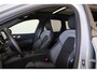 Volvo XC60 T6 Recharge AWD Plus Black Edition - Panorama/schuifdak - IntelliSafe Assist & Surround - 360º Camera - Harman Kardon audio - Adaptieve LED koplampen - Verwarmde voorstoelen, stuur & achterbank - Parkeersensoren voor & achter - Elektr. bedienb. voorstoelen met geheugen - Head up display - Draadloze tel. lader - Extra getint glas - Inklapbare trekhaak - 21'' LMV
