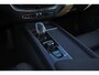 Volvo XC60 T6 Recharge AWD Plus Black Edition - Panorama/schuifdak - IntelliSafe Assist & Surround - 360º Camera - Harman Kardon audio - Adaptieve LED koplampen - Verwarmde voorstoelen, stuur & achterbank - Parkeersensoren voor & achter - Elektr. bedienb. voorstoelen met geheugen - Head up display - Draadloze tel. lader - Extra getint glas - Inklapbare trekhaak - 21'' LMV