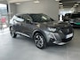 Peugeot 2008 1.2 PureTech GT 17" Lichtmetaal | Camera | Digitaal Dashboard | Climate | Cruise | Navigatie | Carplay | Parkeersensoren Rondom | Achteruitrijcamera | Afwijkende dakkleur | Airco (automatisch)