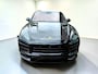 Porsche Cayenne 4.0 Turbo 405kW/550pk Tiptronic S Techart! PANODAMADAK + LUCHTVERING + SPORT DESIGN + RSE + STUURVERWARMING + 18-WEG STOELEN + 4-WIELSTURING + PSCB REMSYSTEEM + STOELVERWARMING V&A + KEYLESS + SOFTCLOSE + PDLS PLUS + SPORTUITLAAT + 22" LM-VELGEN!!