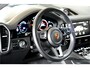 Porsche Cayenne 4.0 Turbo 471kW/640pk Tiptronic S Techart! PANODAMADAK + LUCHTVERING + SPORT DESIGN + RSE + STUURVERWARMING + 18-WEG STOELEN + 4-WIELSTURING + PSCB REMSYSTEEM + STOELVERWARMING V&A + KEYLESS + SOFTCLOSE + PDLS PLUS + SPORTUITLAAT + 22" LM-VELGEN!!