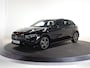 Mercedes-Benz A-klasse 250e Business Solution AMG | Panoramaschuifdak | Premium Plus | Head-up display | Dodehoekassistent |