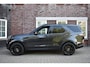 Land Rover Discovery 3.0 Td6 First Edition 7p. Wij zijn op afspraak geopend! Graag bellen voor uw komst.