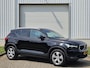 Volvo XC40 1.5 T2 Momentum / Achteruitrijcamera / Apple Carplay & Android Auto / Sensoren Voor en Achter / Navigatie / Lendensteun / Cruise Control /