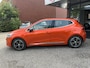 Renault Clio 1.0 TCe Intens // HALF LEDER // DODEHOEK // 360 CAMERA // PARK ASSIST // STOELVERWARMING // KEYLESS // NAVI+CARPLAY //