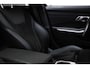 BMW 3-Serie Touring 330e M-Sport | SOH 95% | PANORAMADAK | HEAD UP | HOUTAFWERKING | CAMERA | 19"