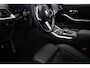 BMW 3-Serie Touring 330e M-Sport | SOH 95% | PANORAMADAK | HEAD UP | HOUTAFWERKING | CAMERA | 19"