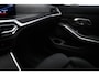 BMW 3-Serie Touring 330e M-Sport | SOH 95% | PANORAMADAK | HEAD UP | HOUTAFWERKING | CAMERA | 19"